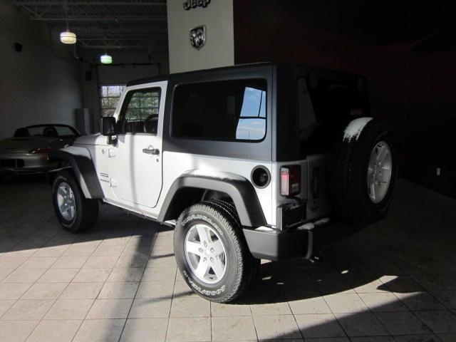 Jeep Wrangler 2011 photo 2