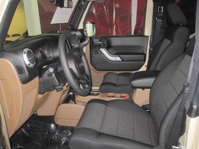 Jeep Wrangler 2011 photo 3