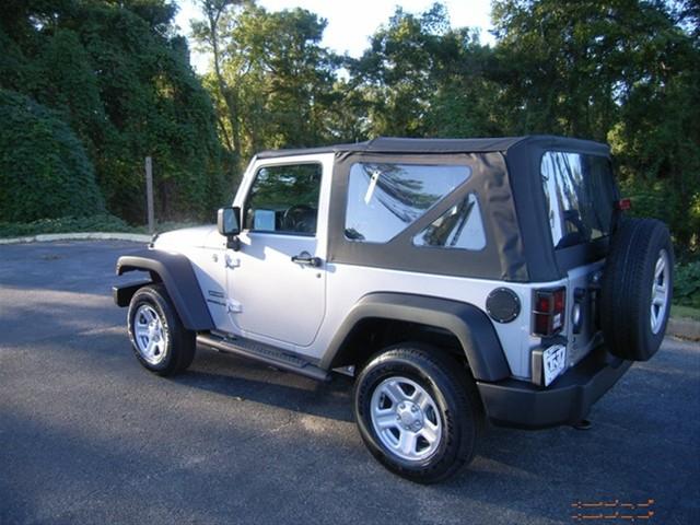 Jeep Wrangler 2011 photo 1