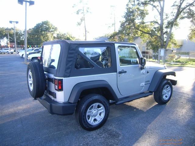 Jeep Wrangler 2011 photo 3