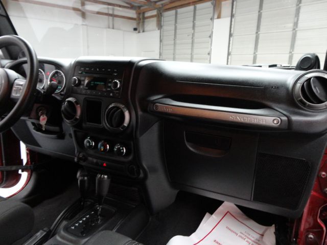 Jeep Wrangler 2011 photo 19