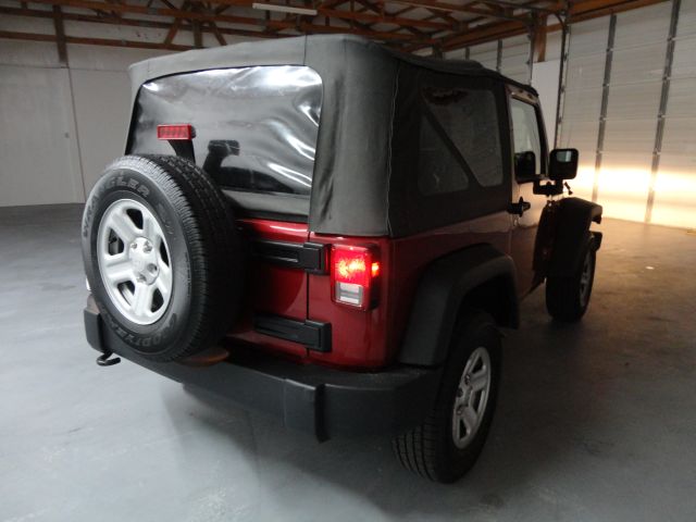 Jeep Wrangler 2011 photo 2