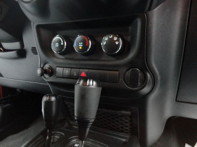 Jeep Wrangler 2011 photo 20