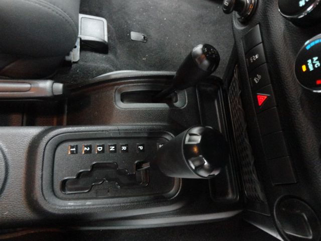 Jeep Wrangler 2011 photo 26