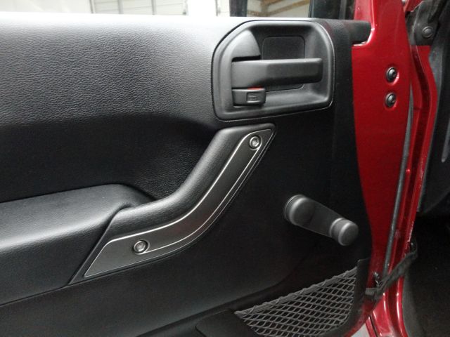 Jeep Wrangler 2011 photo 28