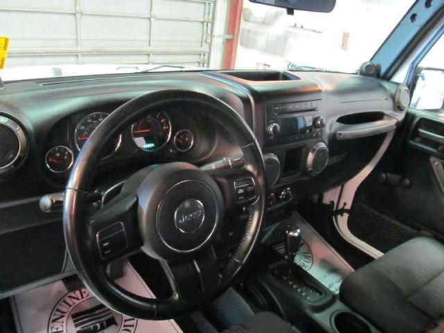 Jeep Wrangler 2011 photo 1