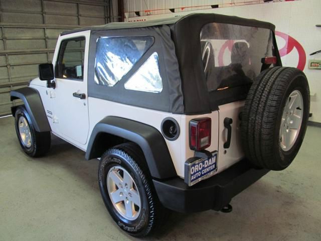 Jeep Wrangler 2011 photo 3