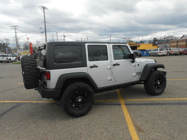 Jeep Wrangler 2011 photo 12