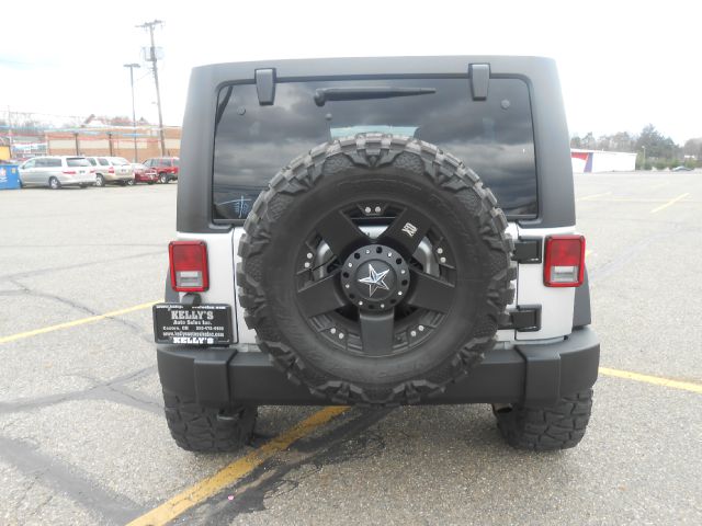 Jeep Wrangler 2011 photo 20