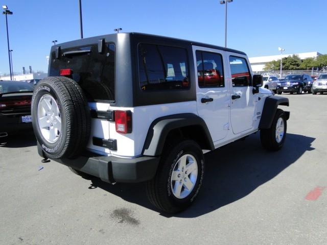 Jeep Wrangler 2011 photo 2