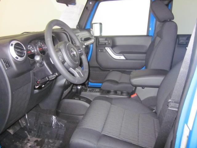 Jeep Wrangler 2011 photo 3