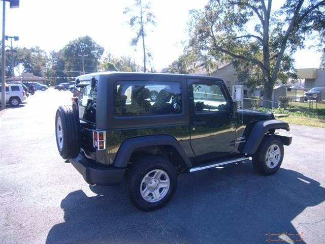 Jeep Wrangler 2011 photo 3