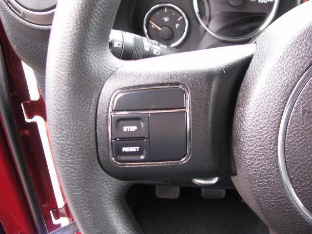 Jeep Wrangler 2011 photo 12