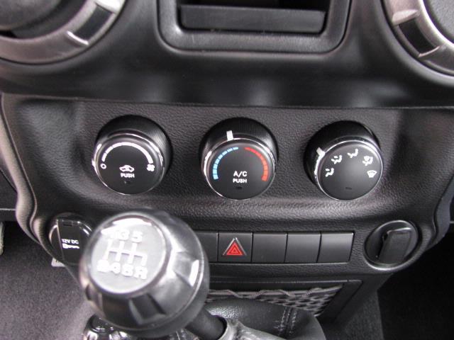 Jeep Wrangler 2011 photo 15