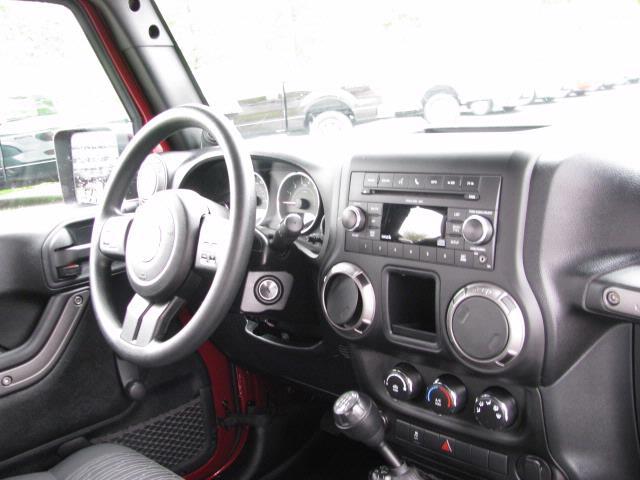 Jeep Wrangler 2011 photo 17