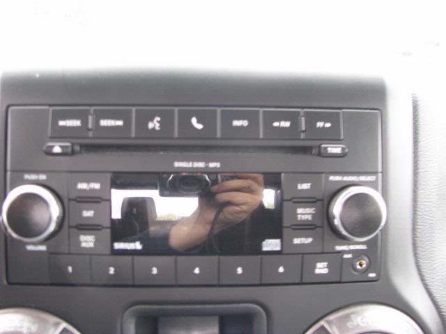 Jeep Wrangler 2011 photo 2