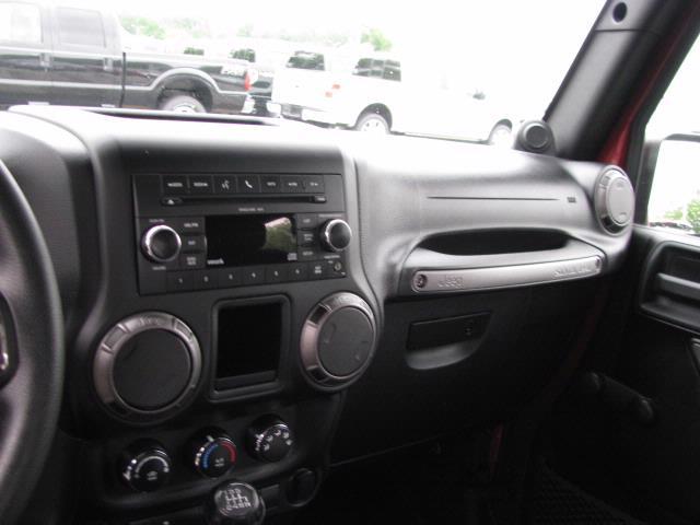 Jeep Wrangler 2011 photo 3