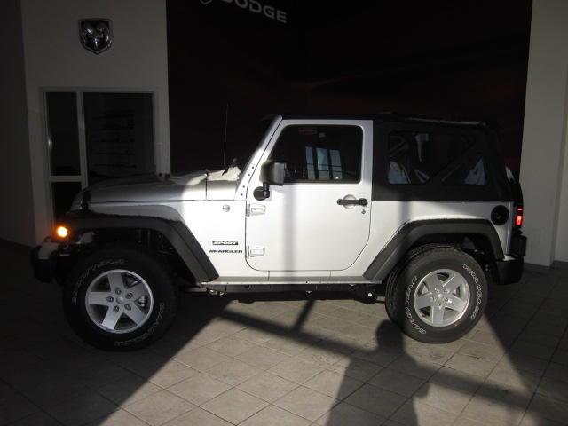 Jeep Wrangler 2011 photo 1