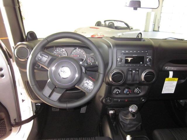 Jeep Wrangler 2011 photo 5