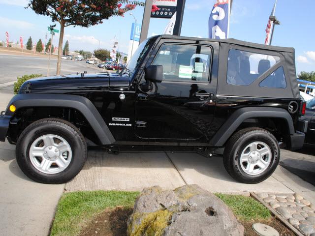 Jeep Wrangler 2011 photo 1