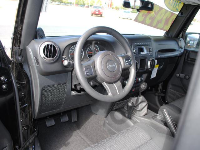 Jeep Wrangler 2011 photo 4