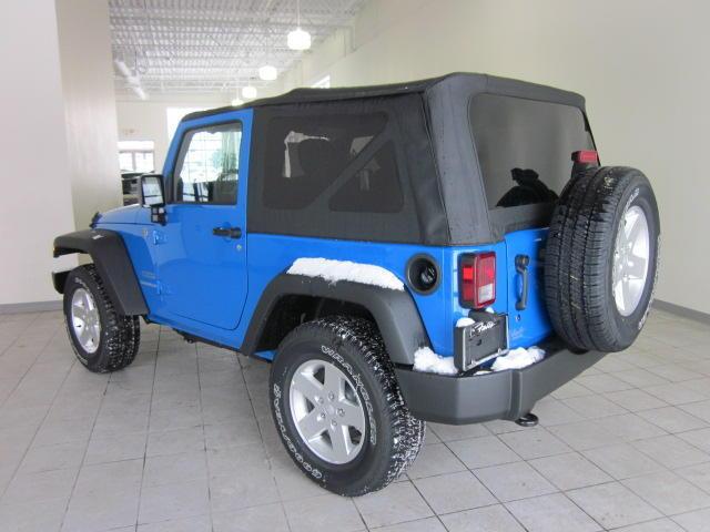 Jeep Wrangler 2011 photo 2