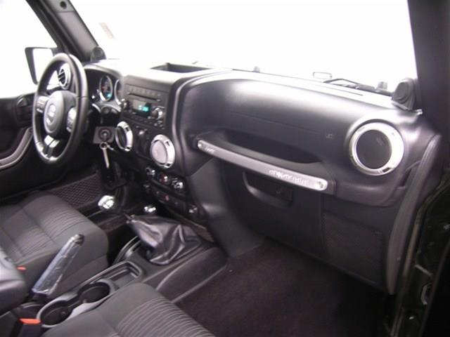 Jeep Wrangler 2011 photo 13