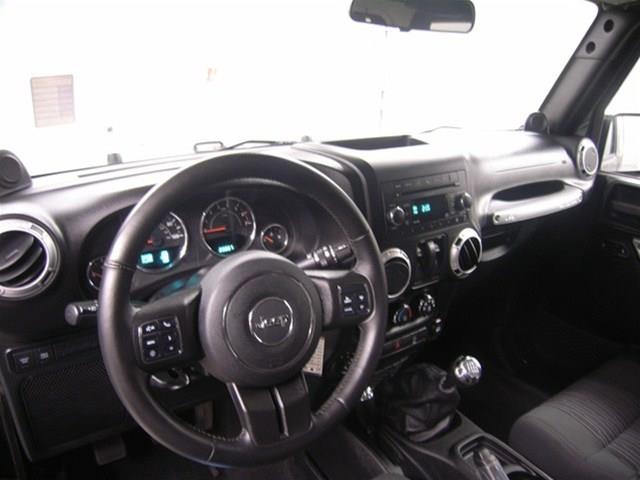 Jeep Wrangler 2011 photo 14