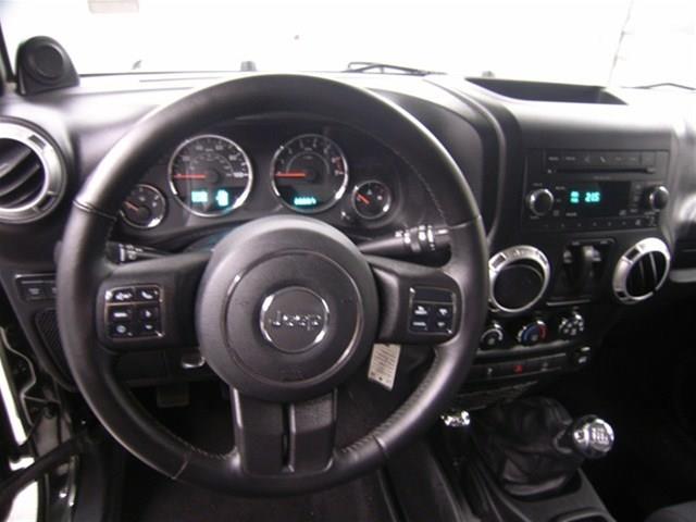 Jeep Wrangler 2011 photo 17