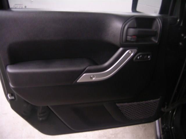 Jeep Wrangler 2011 photo 18