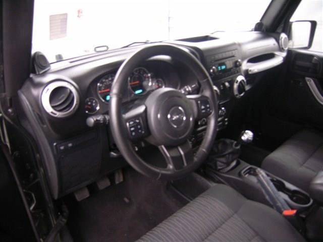 Jeep Wrangler 2011 photo 20