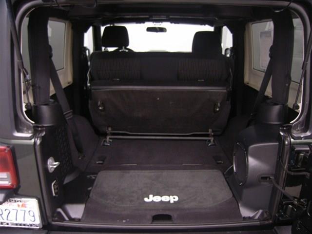 Jeep Wrangler 2011 photo 3