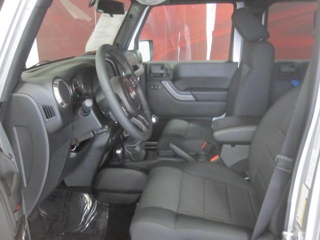 Jeep Wrangler 2011 photo 3