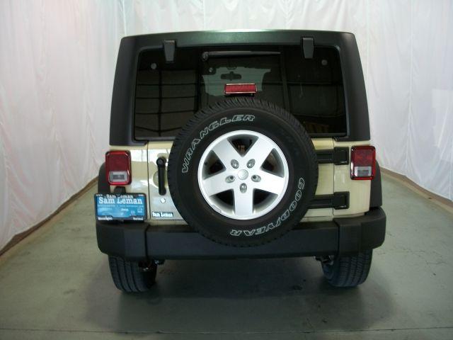 Jeep Wrangler 2011 photo 3