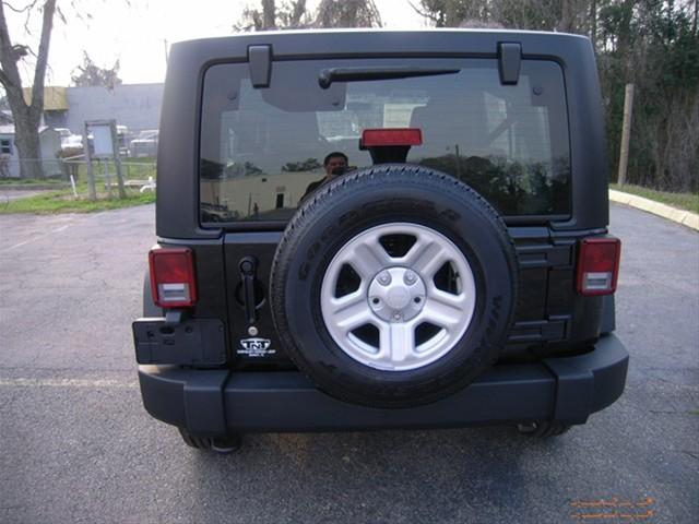 Jeep Wrangler 2011 photo 2