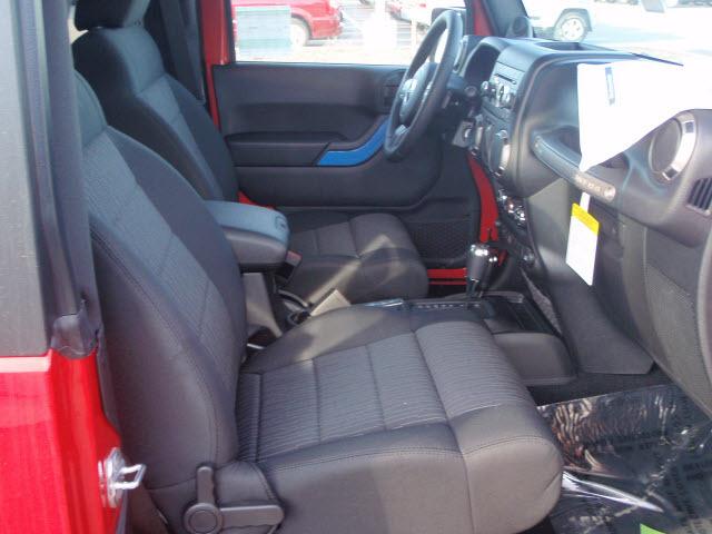 Jeep Wrangler 2011 photo 4