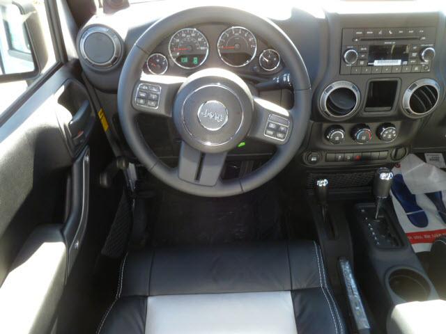 Jeep Wrangler 2011 photo 1