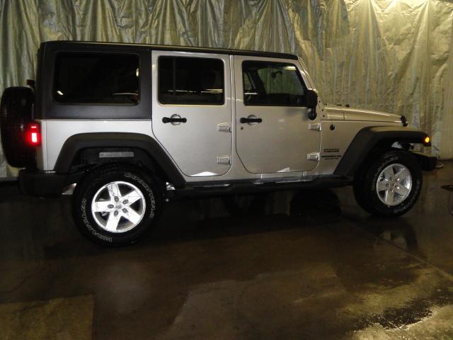 Jeep Wrangler 2011 photo 1