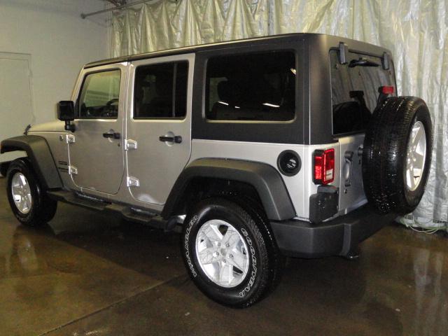 Jeep Wrangler 2011 photo 2