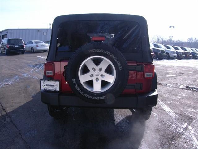 Jeep Wrangler 2011 photo 2