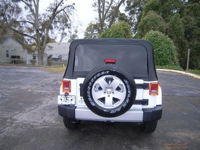 Jeep Wrangler 2011 photo 2