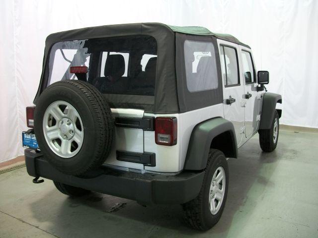 Jeep Wrangler 2011 photo 3