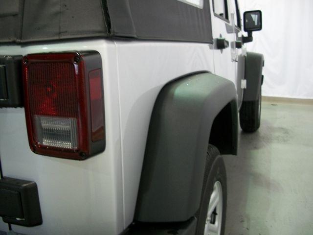 Jeep Wrangler 2011 photo 4