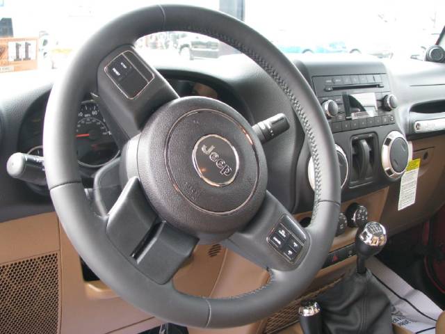 Jeep Wrangler 2011 photo 1