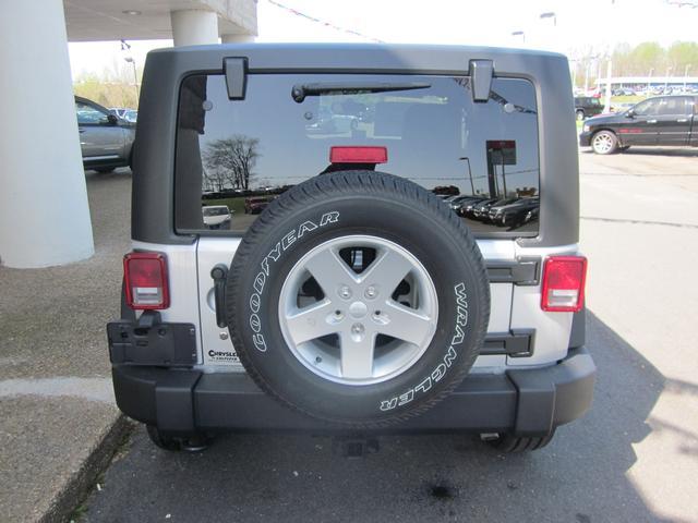 Jeep Wrangler 2012 photo 2