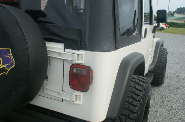 Jeep Wrangler Unlimited 2000 photo 3