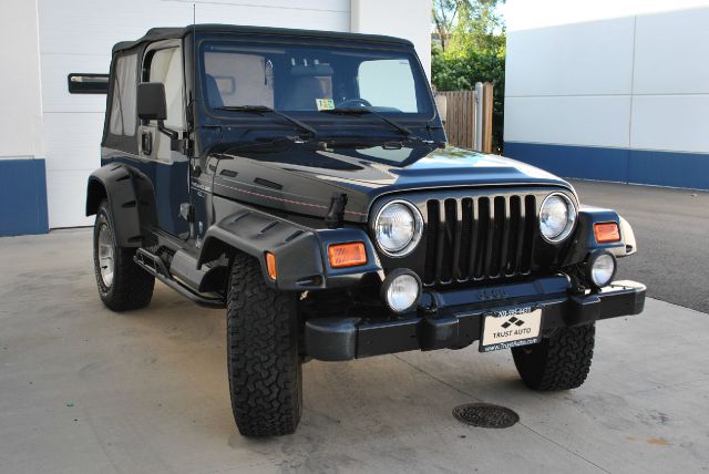 Jeep Wrangler Unlimited 3.5 SE SUV