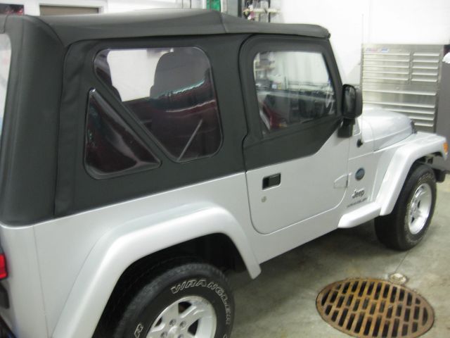 Jeep Wrangler Unlimited 2005 photo 2