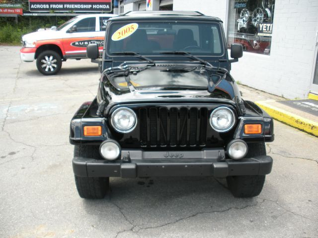 Jeep Wrangler Unlimited 2005 photo 2