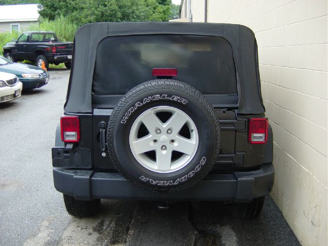 Jeep Wrangler Unlimited 1500 Extended Cargo Clean SUV